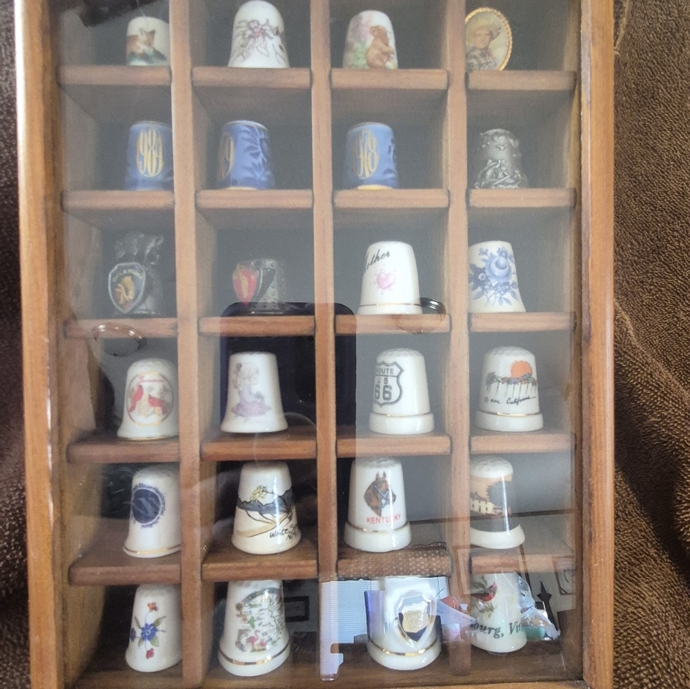 Vintage Porcelian Thimble Collection - Picture 6 of 7